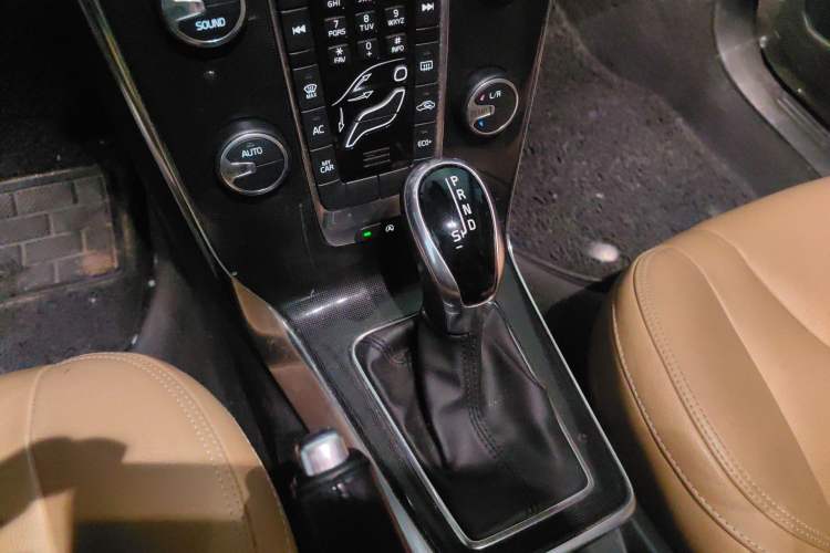 Used Volvo V40 2017 T3 Zhiyi Edition