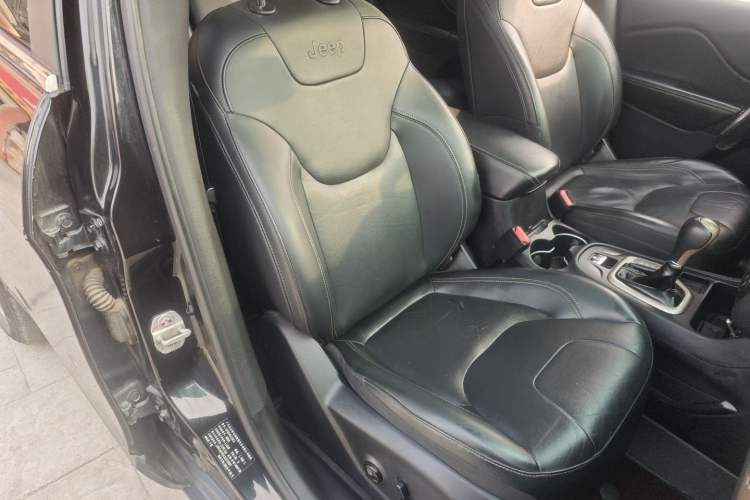 Used Jeep Cherokee 2017 2.0L Superior Edition