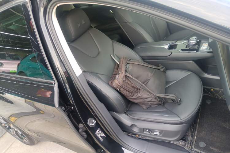 Used Hongqi E-QM5 2021 Online Booking Charging Basic Edition 5 Seats
