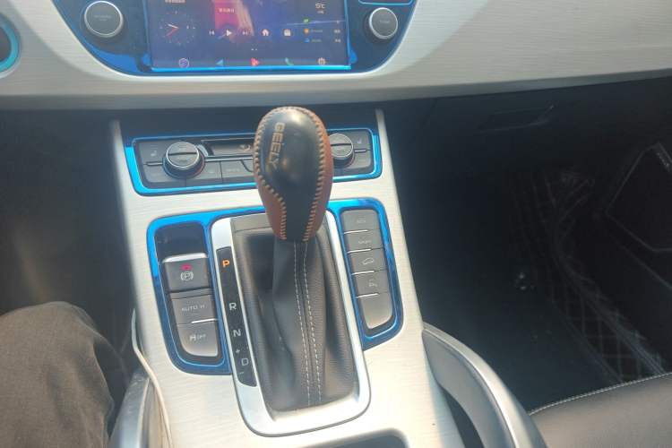 Used Geely Auto Emgrand X7 Sport 2018 1.8TD Automatic Two-Wheel Drive Smart Connect 4G Internet Edition Gear Lever