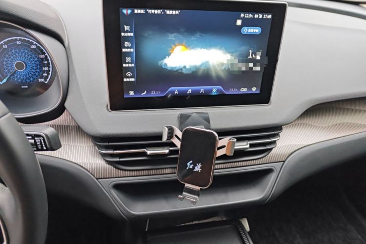 Used Hongqi E-QM5 2022 431 km Charge & Enjoy Edition