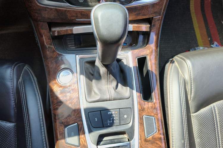 Used Dongfeng Aeolus A9 2016 1.8T Luxury Model Gear Lever