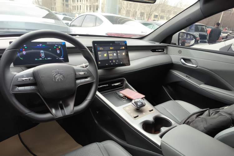 Used BYD Qin PLUS 2025 DM-i Smart Drive 55KM Leading Model
