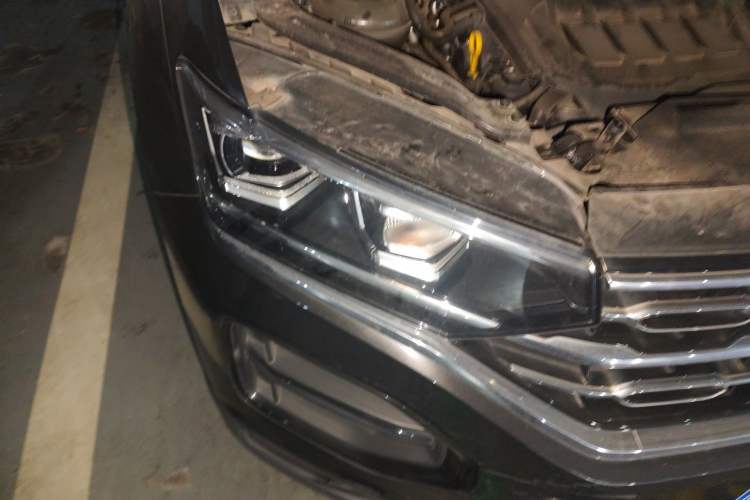 Used Volkswagen Tayron 2021 330TSI Two-Wheel-Drive 3rd Anniversary Limited Edition Right Front Headlight