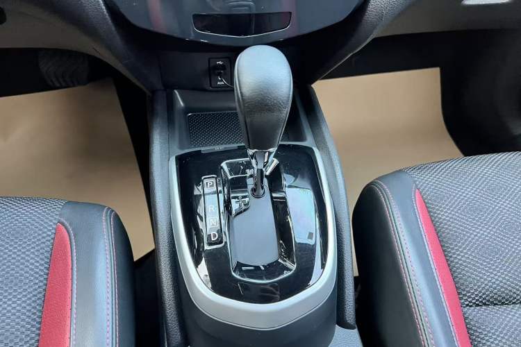 Used Nissan Qashqai 2016 2.0L CVT Luxury Edition Gear Lever