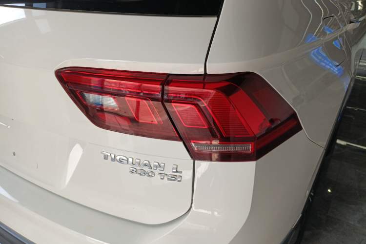 Used Volkswagen Tiguan L 2020 330TSI Automatic Two-Wheel Drive Smart Luxury Edition China VI Standard Right Rear Taillight