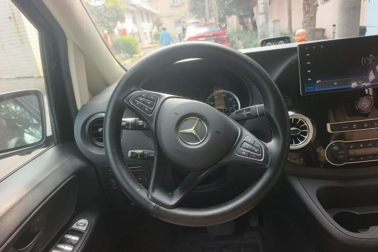 Used Mercedes-Benz Vito 2018 2.0T Elite Version 7 Seats China VI Emission Standard
