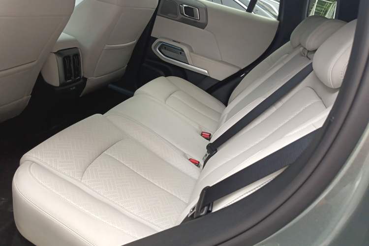 Used Formula Leopard Titanium 3 2025 501 km All-Wheel Drive Intelligent Driving Max Edition Left Rear Seat