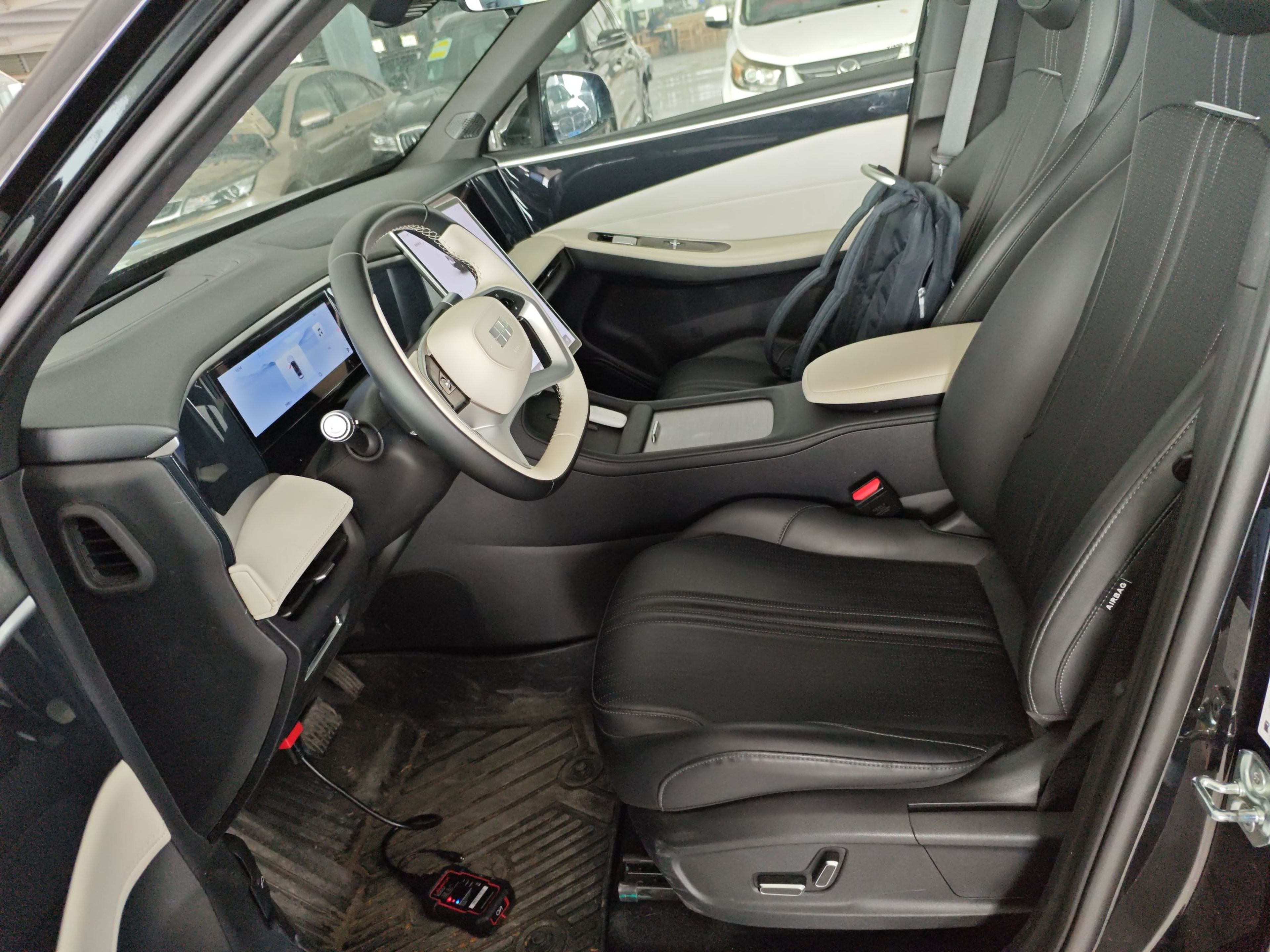 المقاعد الأمامية داخل السيارة