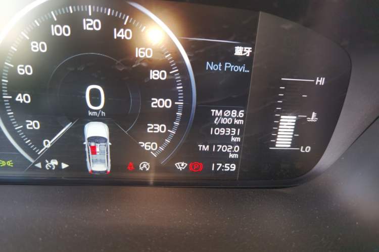 Used Volvo XC60 2021 T5 4x4 Smart Luxury Edition Odometer Close Up