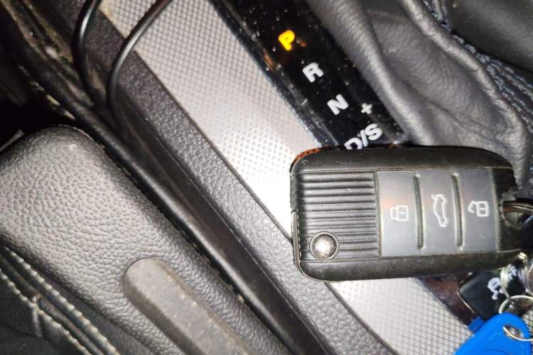 Used Roewe RX5 2019 20T Two-Wheel Drive Automatic 4G Connected Platinum Edition Vehicle Key