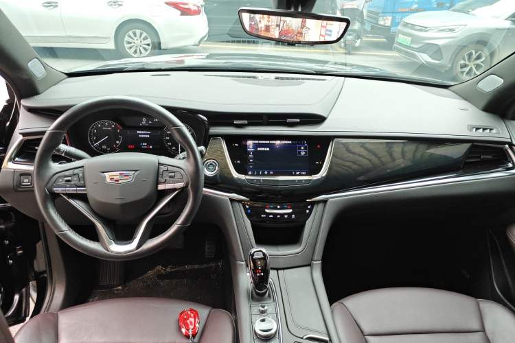 Used Cadillac XT6 2022 2.0T 7-Seater Four-Wheel Drive Luxury Version Center Console