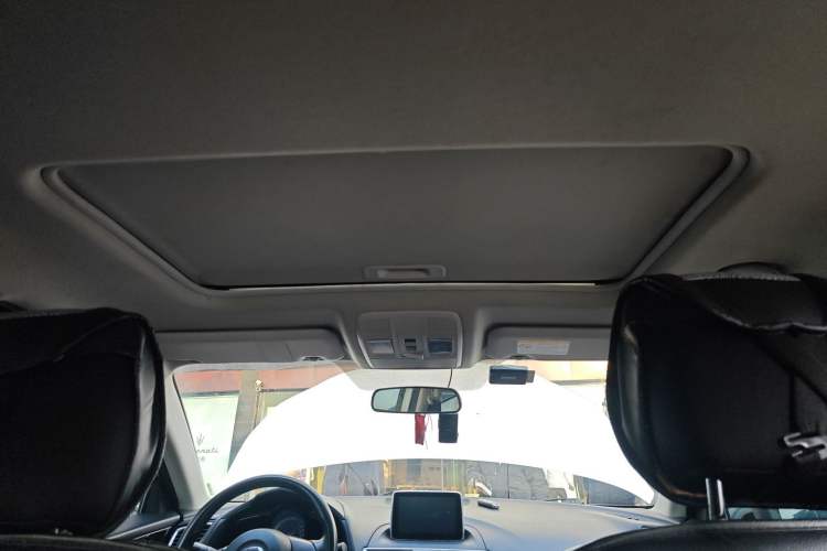 Used Mazda Mazda 3 Axela 2014 Sedan 1.5L Automatic Luxury Model
