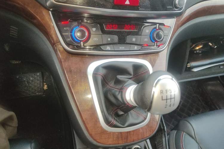 Used Haval H6 2015 Revised Version Sport Edition 1.5T Manual Transmission Two-Wheel Drive Elite Grade