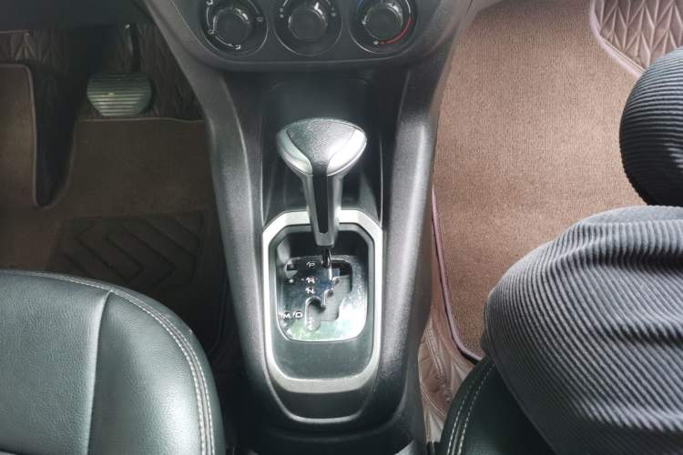 Used Peugeot 301 2016 1.6L Automatic Comfort Edition Gear Lever