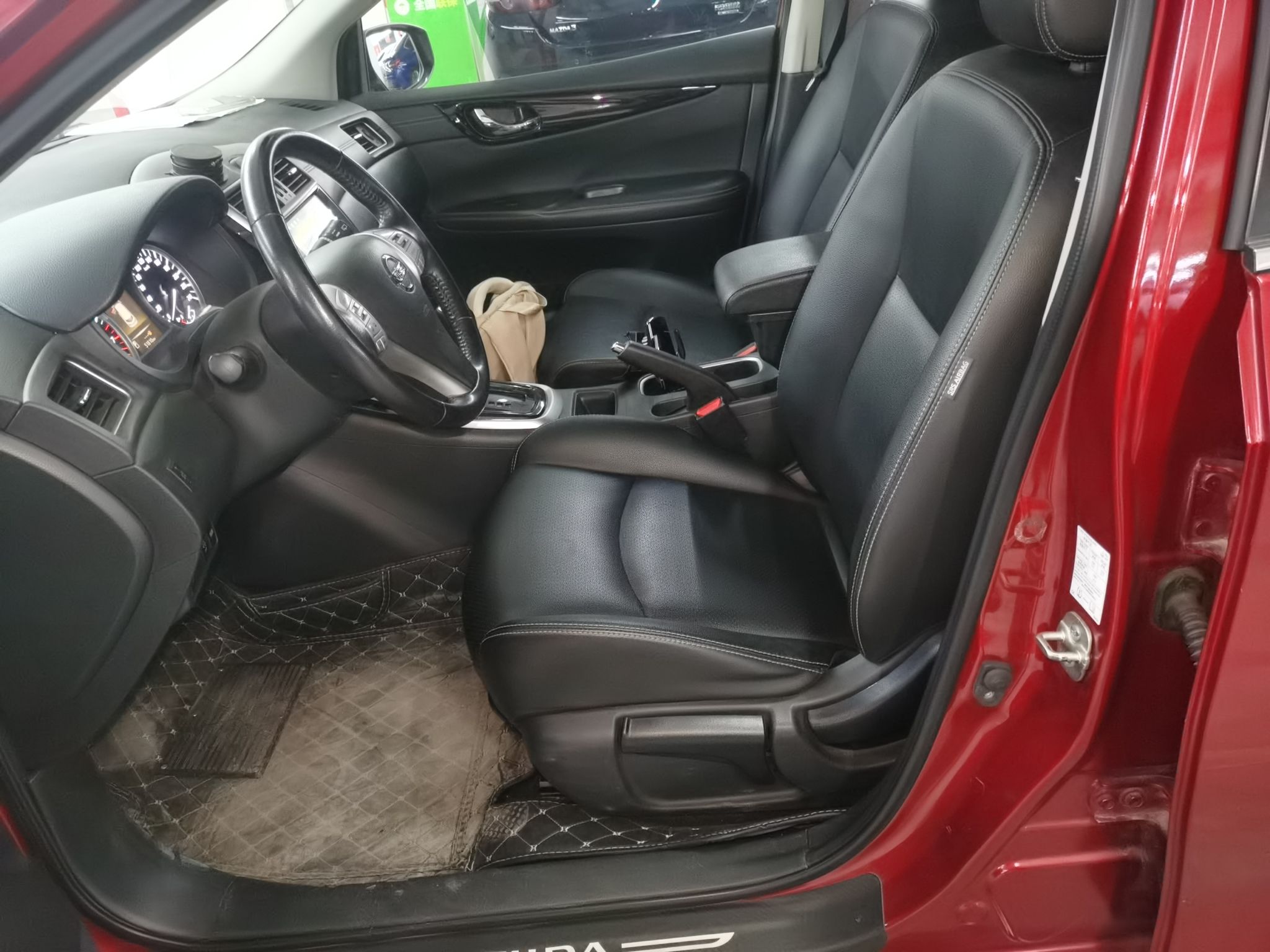 المقاعد الأمامية داخل السيارة