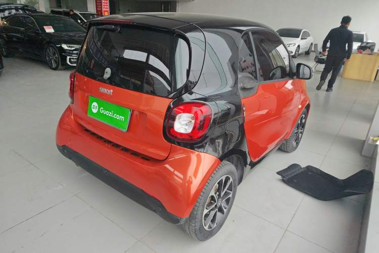 Used smart fortwo 2015 1.0L 52 kW Hardtop Passion Edition Rear Right 45 Deg