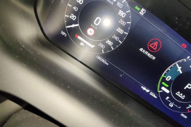 Used Land Rover Discovery Sport New Energy 2022 P300e Performance Tech Edition Odometer Close Up