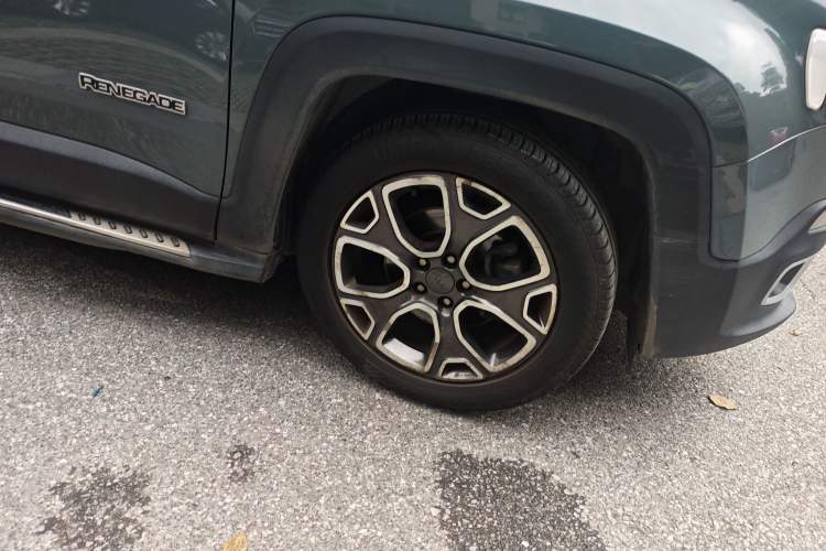 Used Jeep Renegade 2016 1.4T Automatic Smart Edition Right Front Wheel Hub