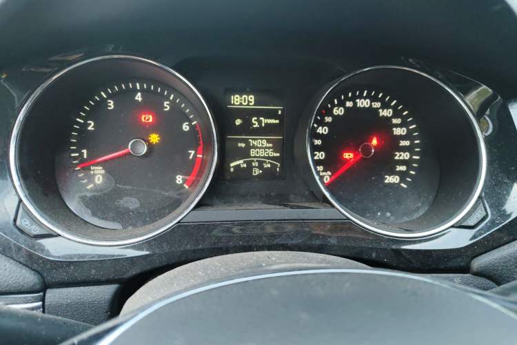 Used Volkswagen Sagitar 2018 1.6L Manual Comfort Model Instrument Cluster