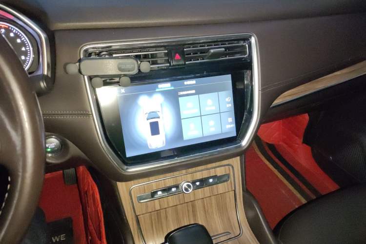 Used Roewe RX8 2018 30T Smart Connectivity Two-Wheel Drive Flagship Edition
