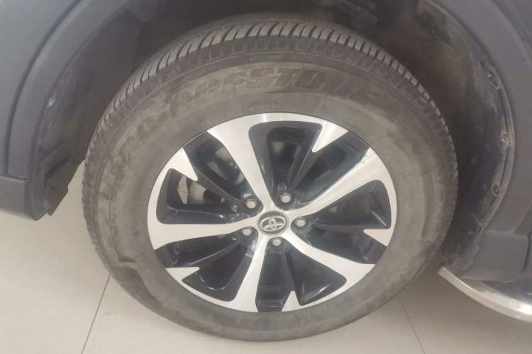 Used Toyota RAV4 2016 2.0L CVT Two-Wheel Drive Fashion Edition China V Standard