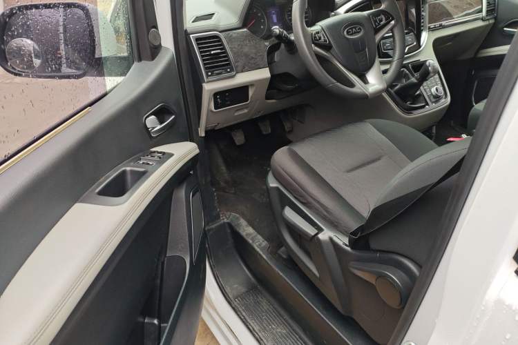 Used JAC Refine M4 2016 2.0L Manual Luxury Version