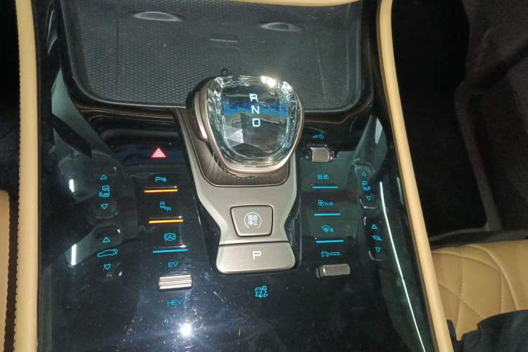 Used Denza D9 2022 DM-i 970 Four-Wheel Drive Prestige Model Gear Lever