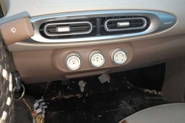 Used Wuling Hongguang MINIEV 2025 Four-Door Version Advanced Edition Audio And AC Panel