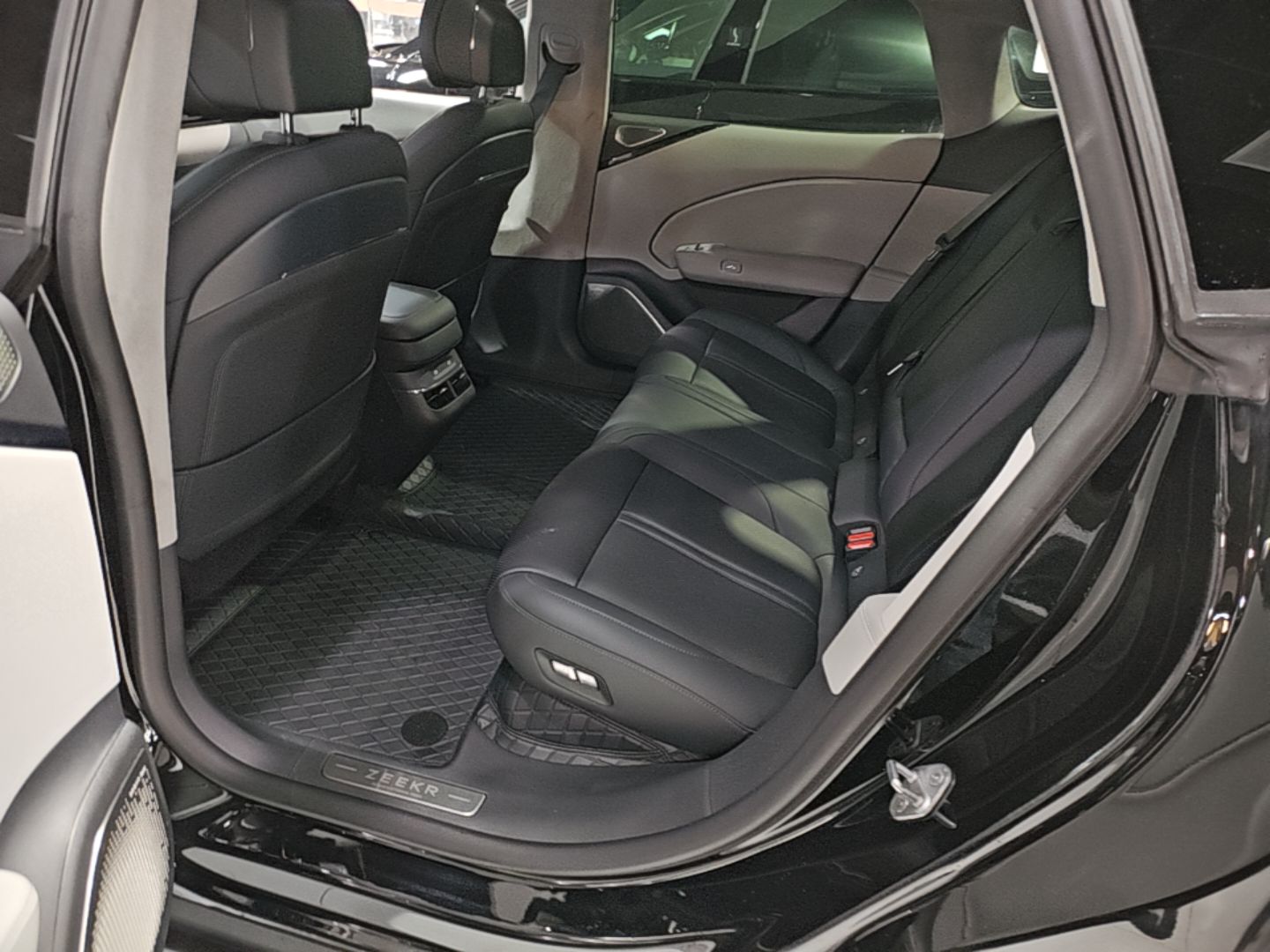 Zeekr 007 2025 Rear-Drive Intelligent Driving Version 75 kWh — снимка 20