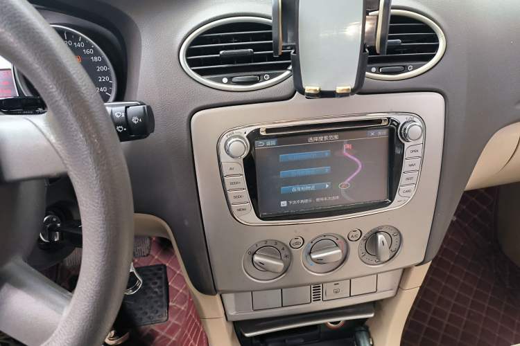 Used Ford Focus 2013 Sedan Classic 1.8L Manual Base Model Audio And AC Panel