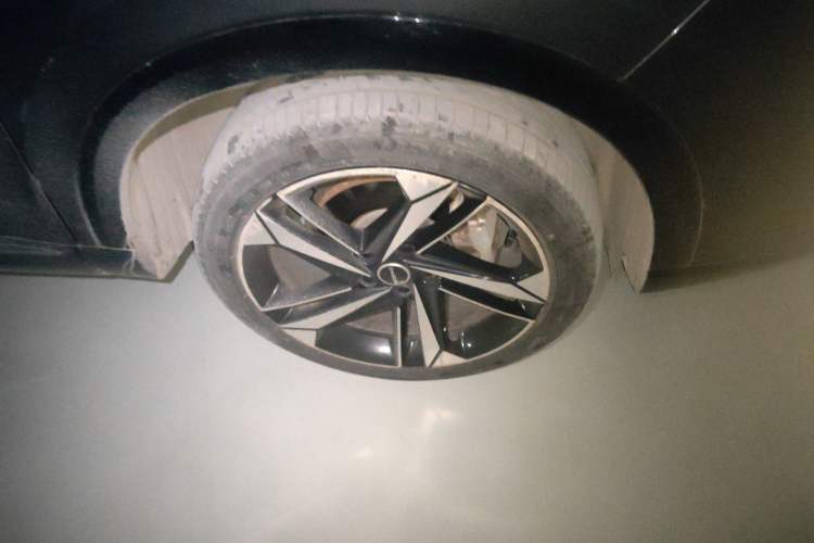 Used Roewe RX5 MAX 2022 1.5T Automatic Zhiwei Prestige Edition Right Front Wheel Hub