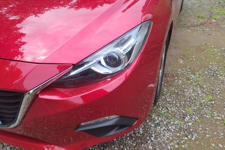 Used Mazda 3 Axela 2014 Sedan 1.5L Manual Comfort Model Left Front Headlight