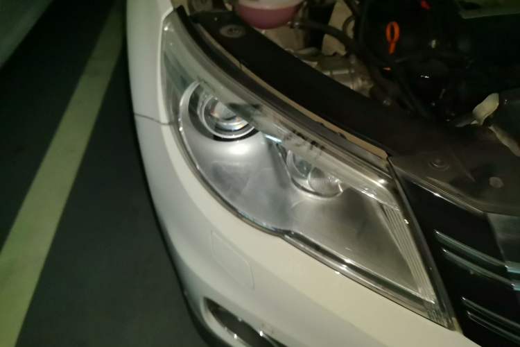 Used Volkswagen Tiguan 2010 2.0 TSI Automatic All-Wheel Drive Flagship Edition Right Front Headlight