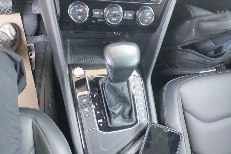 Used Volkswagen Tiguan L 2019 Revised 330TSI Automatic Two-Wheel Drive Smart & Luxury Edition China VI Standard Gear Lever