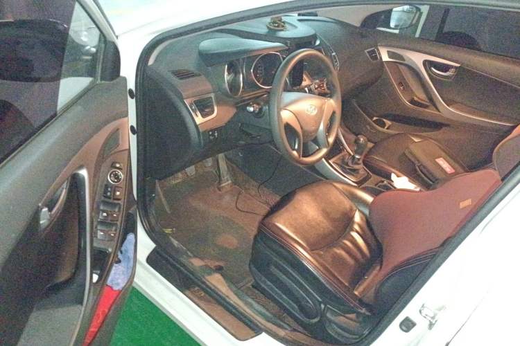 Used Hyundai Elantra (5th Generation / Langdong) 2016 1.6L Manual Luxury Model
