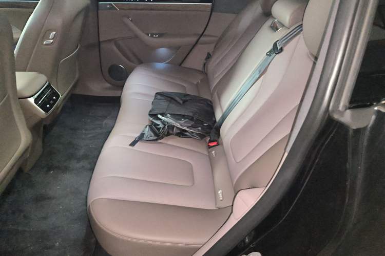 Used Hima Luxeed R7 2024 All-Electric 802 km Max Left Rear Seat