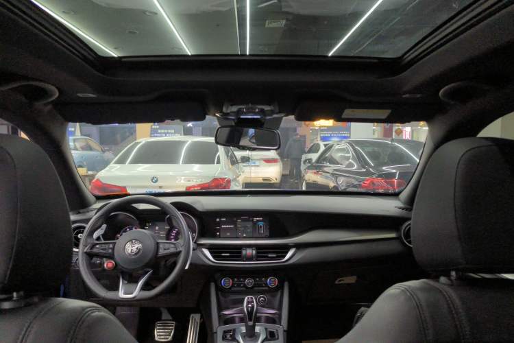 Used Alfa Romeo Stelvio 2022 2.0T 280HP Veloce Track Edition