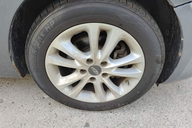 Used Chery Arrizo 7 2013 1.6L CVT Zhixiang Edition Right Front Wheel Hub