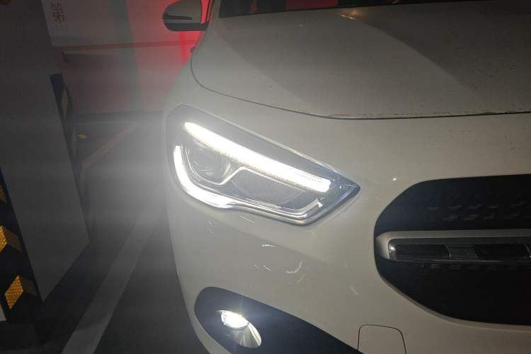 Used Mercedes-Benz GLA 2020 GLA 200 Right Front Headlight