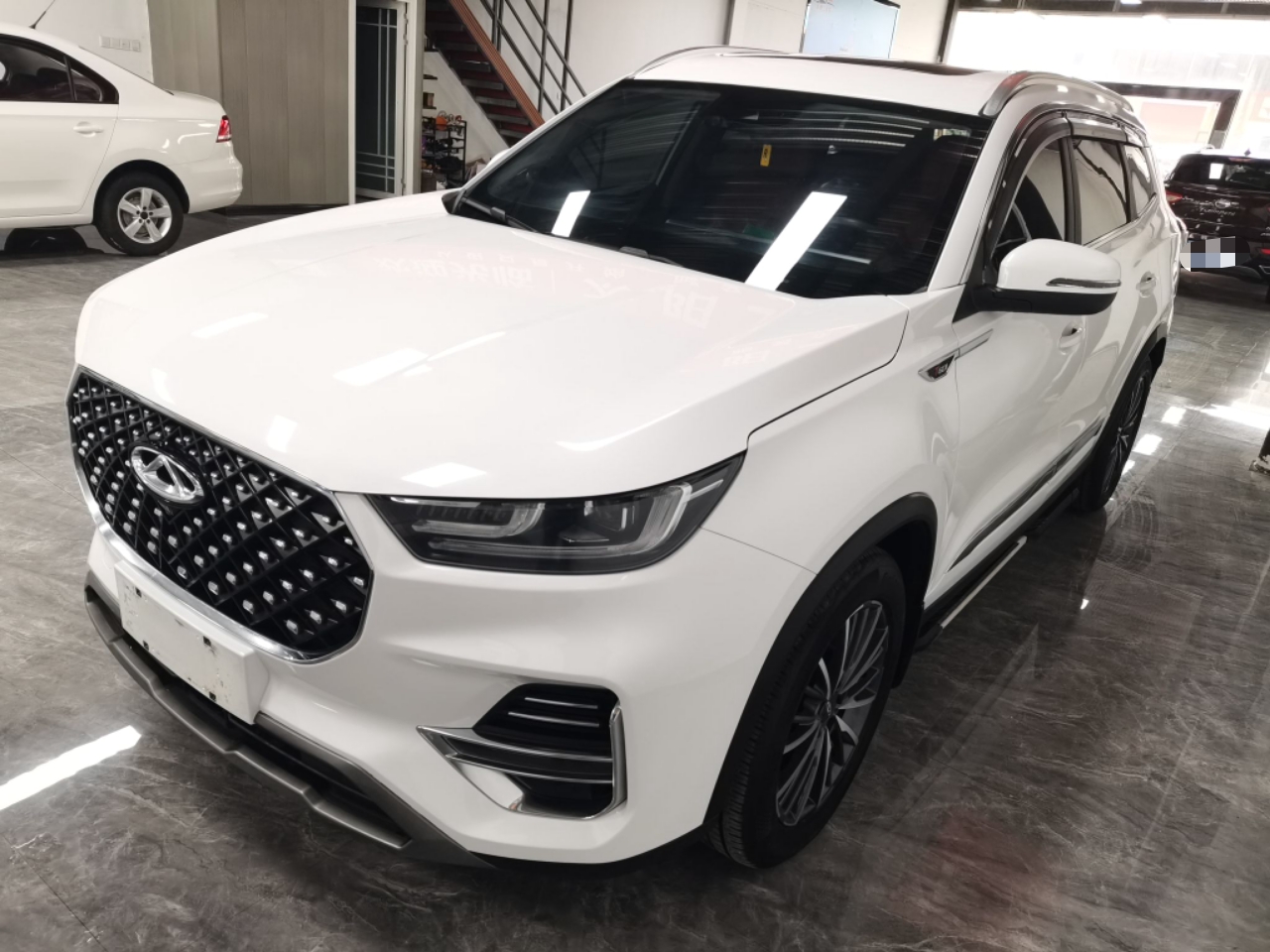 Под передней частью автомобиля