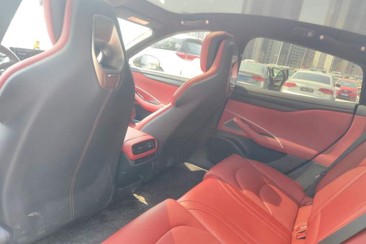 Used Xiaomi Auto SU7 2024 Four-Wheel Drive Ultra-Long Range Advanced Intelligent Driving Max Edition