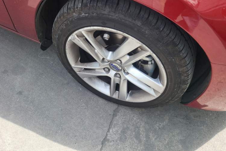 Used Volvo V60 2014 Restyled T5 Zhiya Edition Right Front Wheel Hub