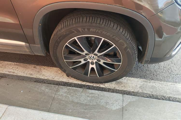 Used Volkswagen Tiguan 2015 1.8TSI Automatic Two-Wheel Drive Luxury Model Right Front Wheel Hub