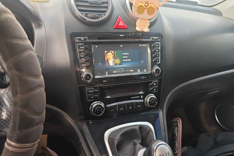 Used Haval H6 2015 Upgraded Model 1.5T Manual Two-Wheel Drive Elite Version Audio And AC Panel