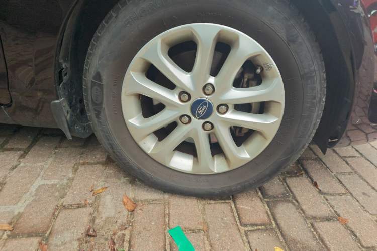 Used Ford Focus 2011 Sedan 1.8L Automatic Fashion Edition
