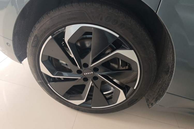 Used Zeekr 001 2022 Long-Range Dual-Motor WE Edition Right Rear Wheel Hub