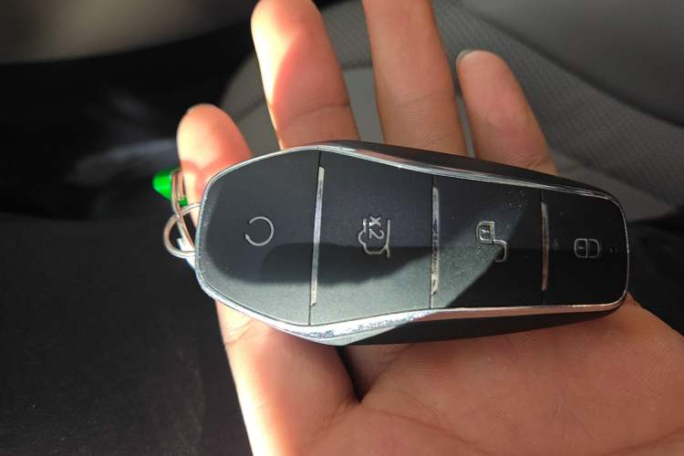 Used BYD Han 2024 EV Glory Edition 610 km All-Wheel Drive "Tian Shen Zhi Jia" Intelligent Driving Model
