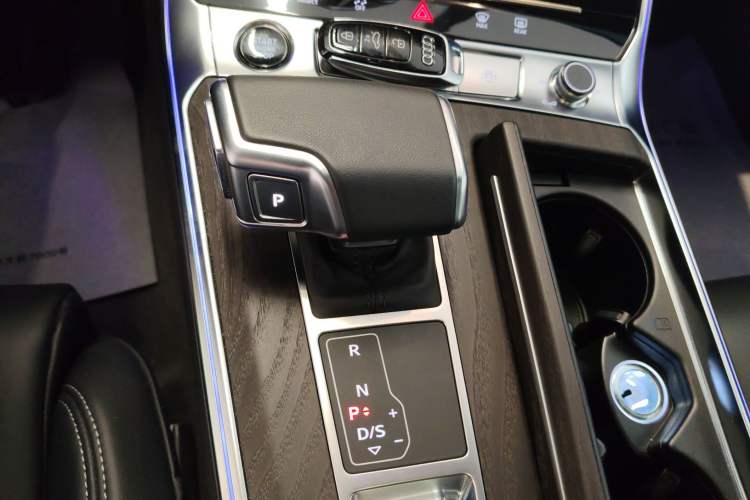 Used Audi A6L 2025 Restyled 45 TFSI quattro Prestige Dynamic Edition Gear Lever