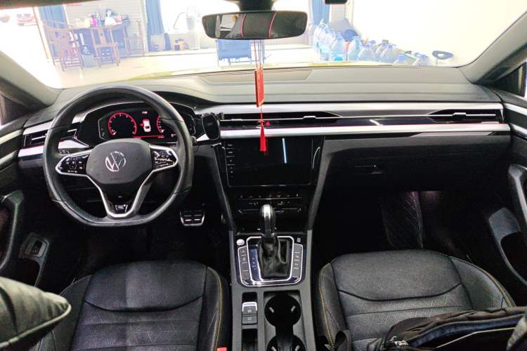 Used Volkswagen FAW-Volkswagen CC 2023 380TSI Striking Edition Center Console